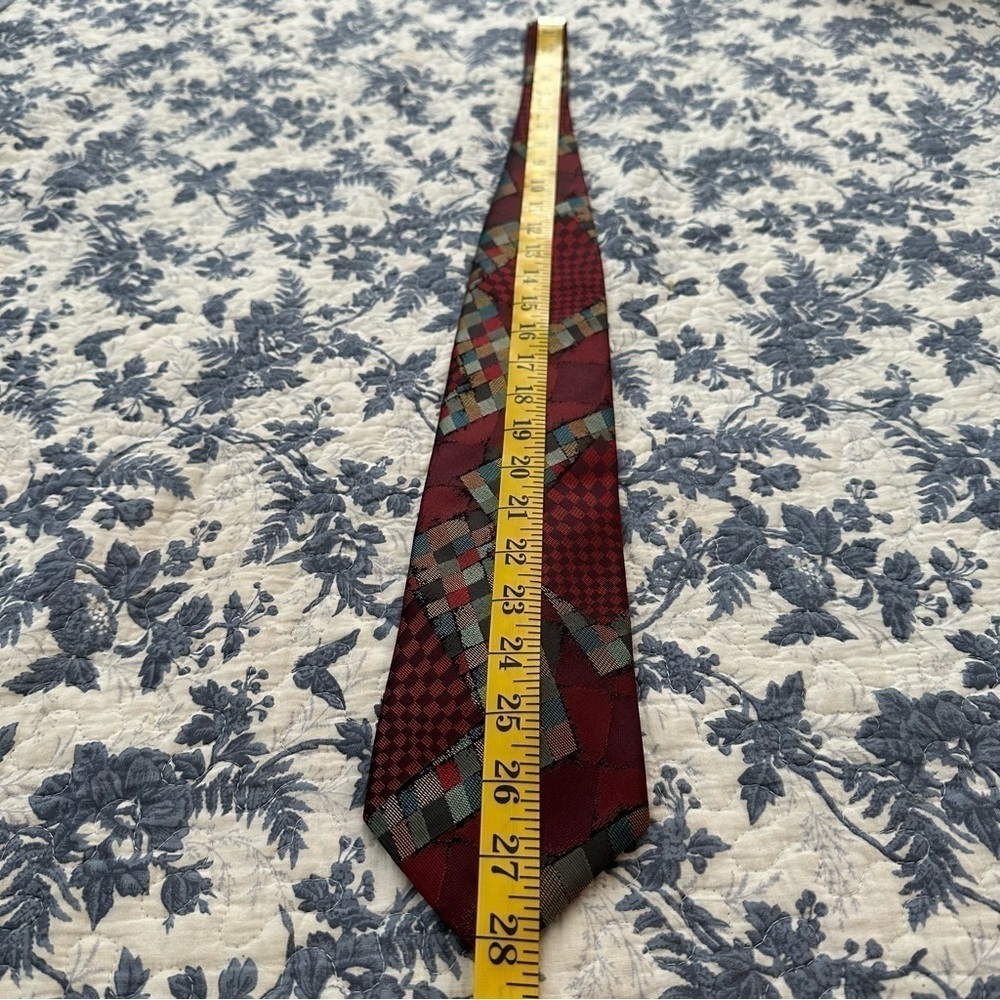 Bugatti Tie Italian Silk Artsy Patchwork Patterned Print Burgandy & Gray 56”x4” - Picture 11 of 12